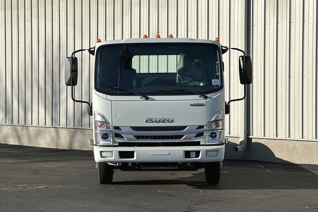 Used 2024 Isuzu NPR image 3
