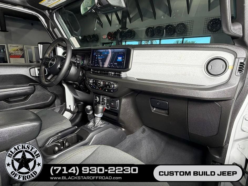 Used 2024 Jeep Wrangler Unlimited AWD/4WD image 16