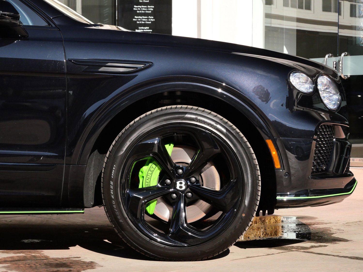 Used 2025 Bentley Bentayga AWD/4WD image 6