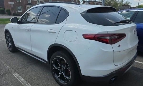 Used 2023 Alfa Romeo Stelvio Ti image 4