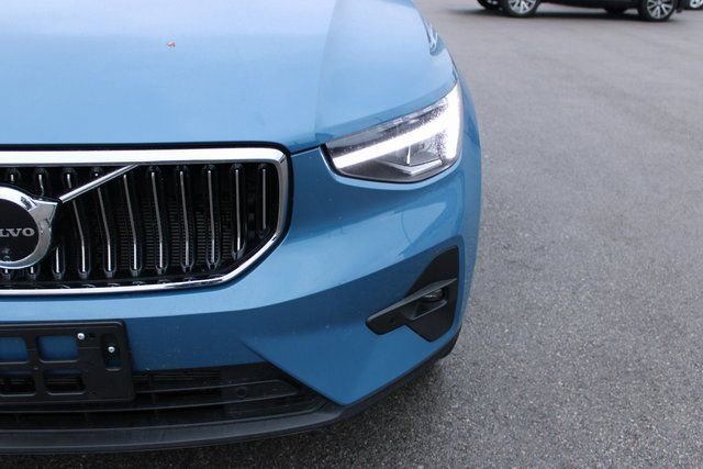 Used 2025 Volvo XC40 B5 Plus AWD/4WD image 44