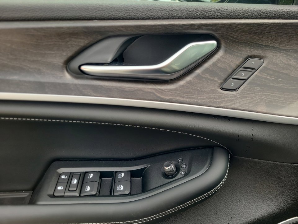 New 2026 Jeep Grand Cherokee L Limited AWD/4WD image 32