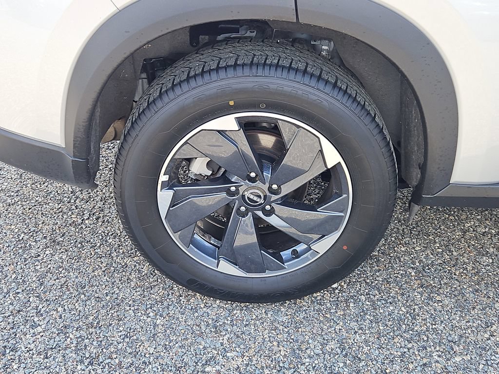 Used 2025 Nissan Rogue SV AWD/4WD image 9