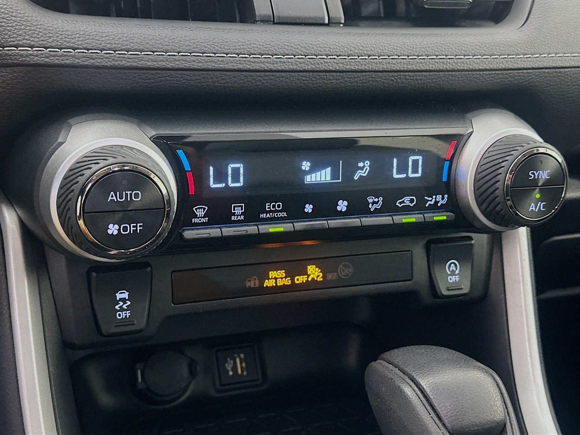 Used 2025 Toyota RAV4 XLE FWD image 23