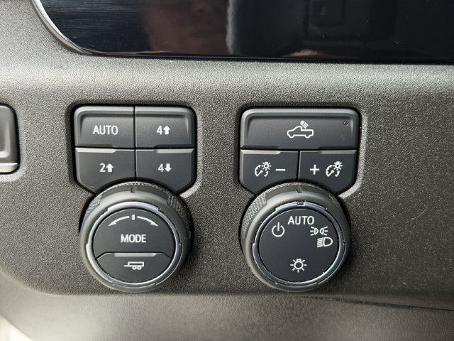 Used 2022 Chevrolet Silverado 1500 LT w/ Z71 Off-Road Package AWD/4WD image 25