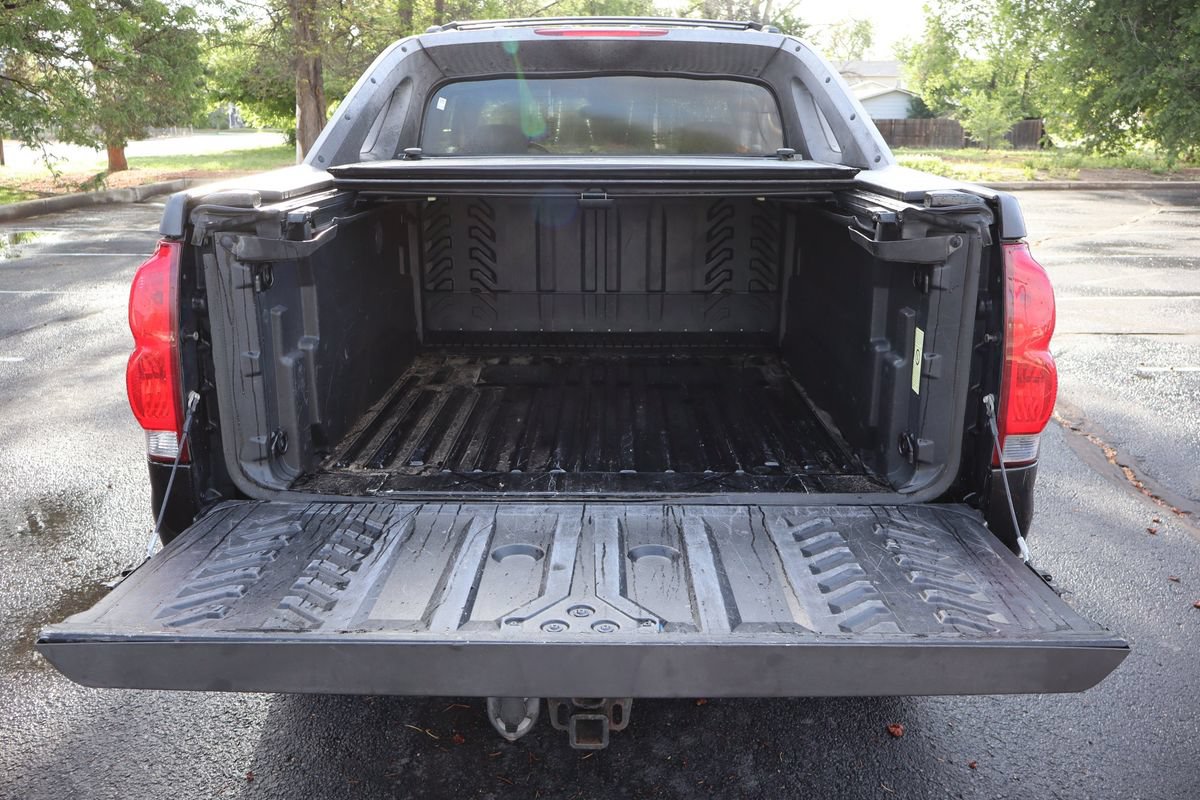 Used 2005 Chevrolet Avalanche Z71 w/ Sun And Sound Package AWD/4WD image 13