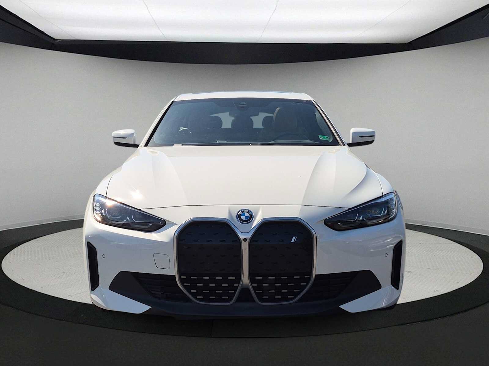 Used 2024 BMW i4 eDrive35 w/ Premium Package RWD image 3