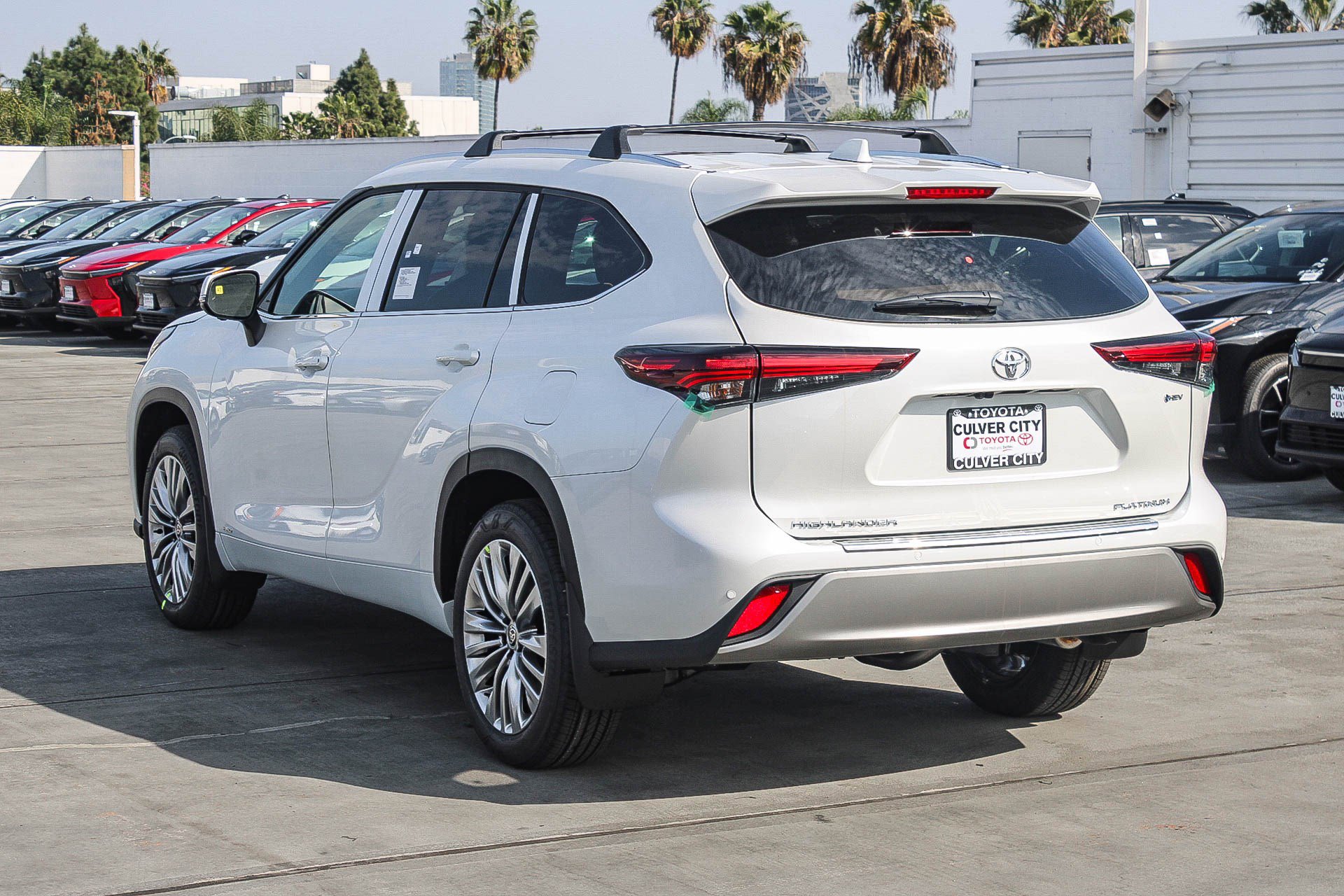 New 2026 Toyota Highlander Platinum image 7
