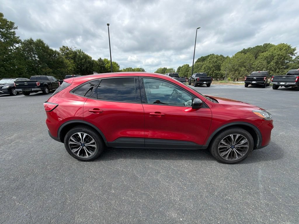 Used 2022 Ford Escape SE w/ SE Sport Appearance Package AWD/4WD image 9