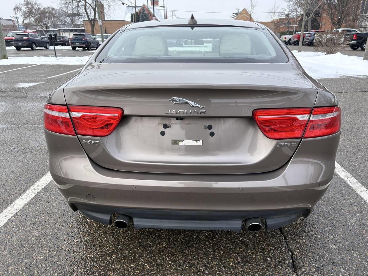 Used 2017 Jaguar XE Premium image 10