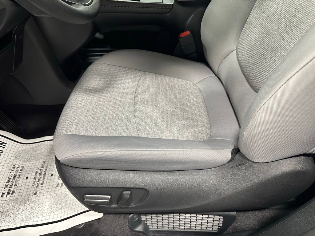 Used 2025 Toyota Sienna LE image 12