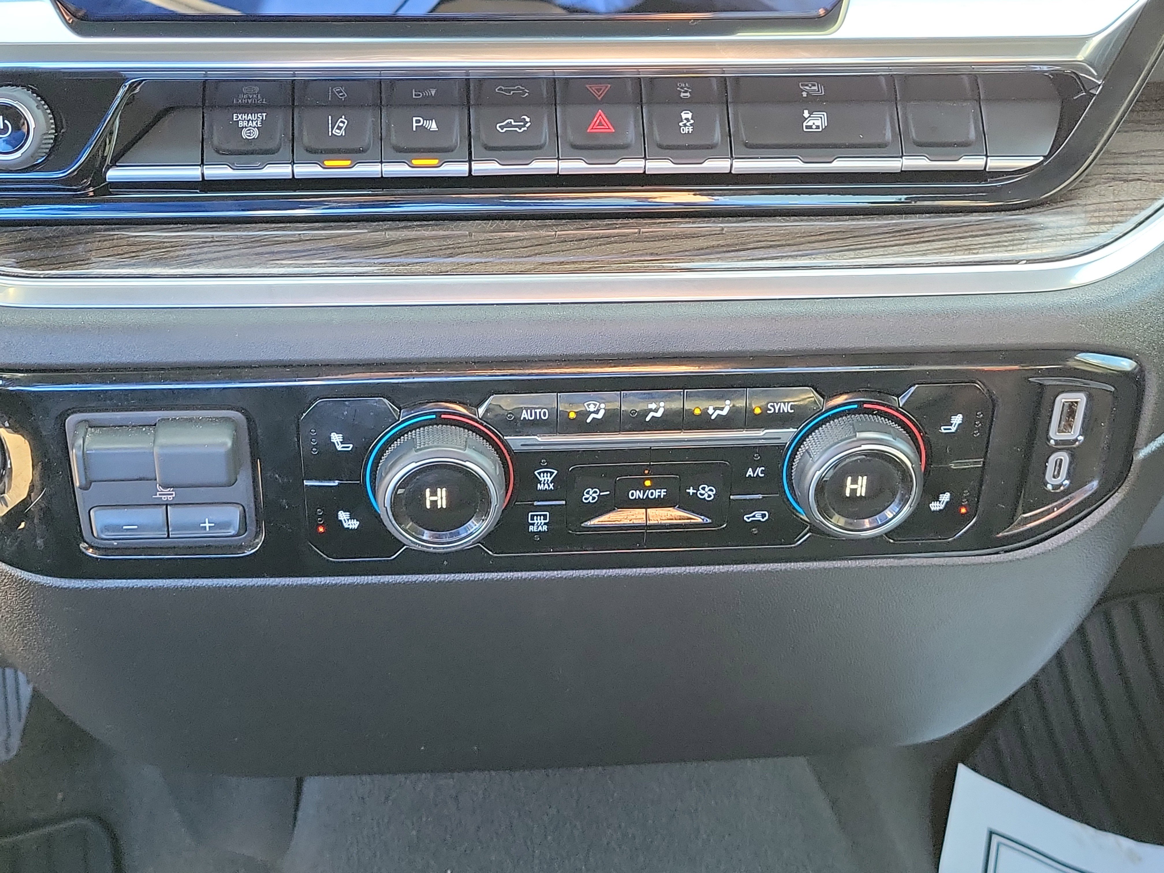 Used 2025 Chevrolet Silverado 2500 LT w/ Safety Package image 30