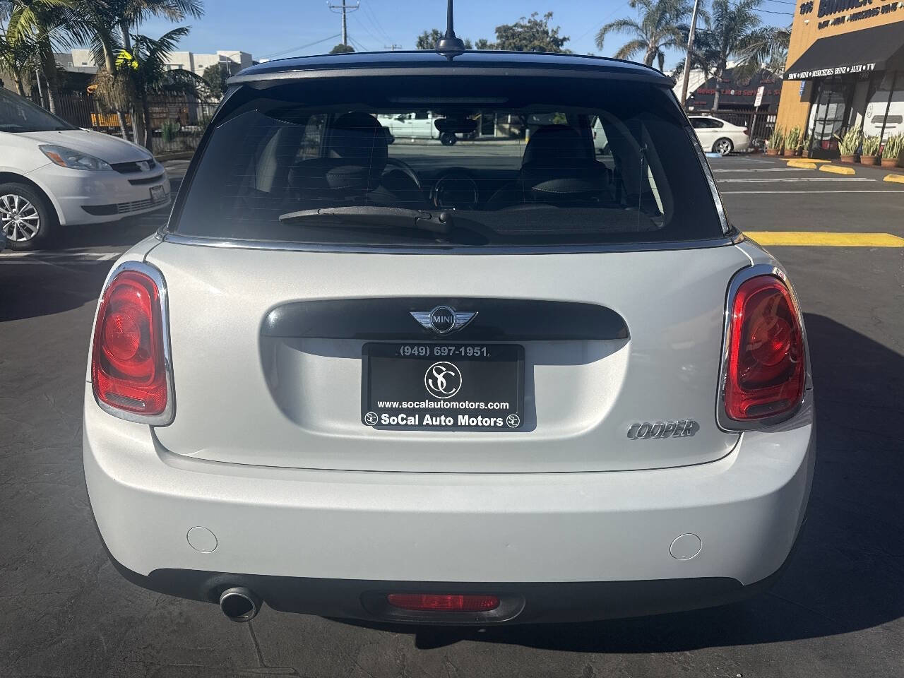 Used 2017 MINI Cooper 2-Door Hardtop image 4