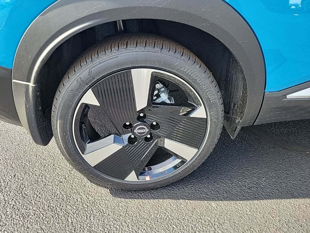 New 2025 Nissan Kicks SR w/ SR Premium Package image 9