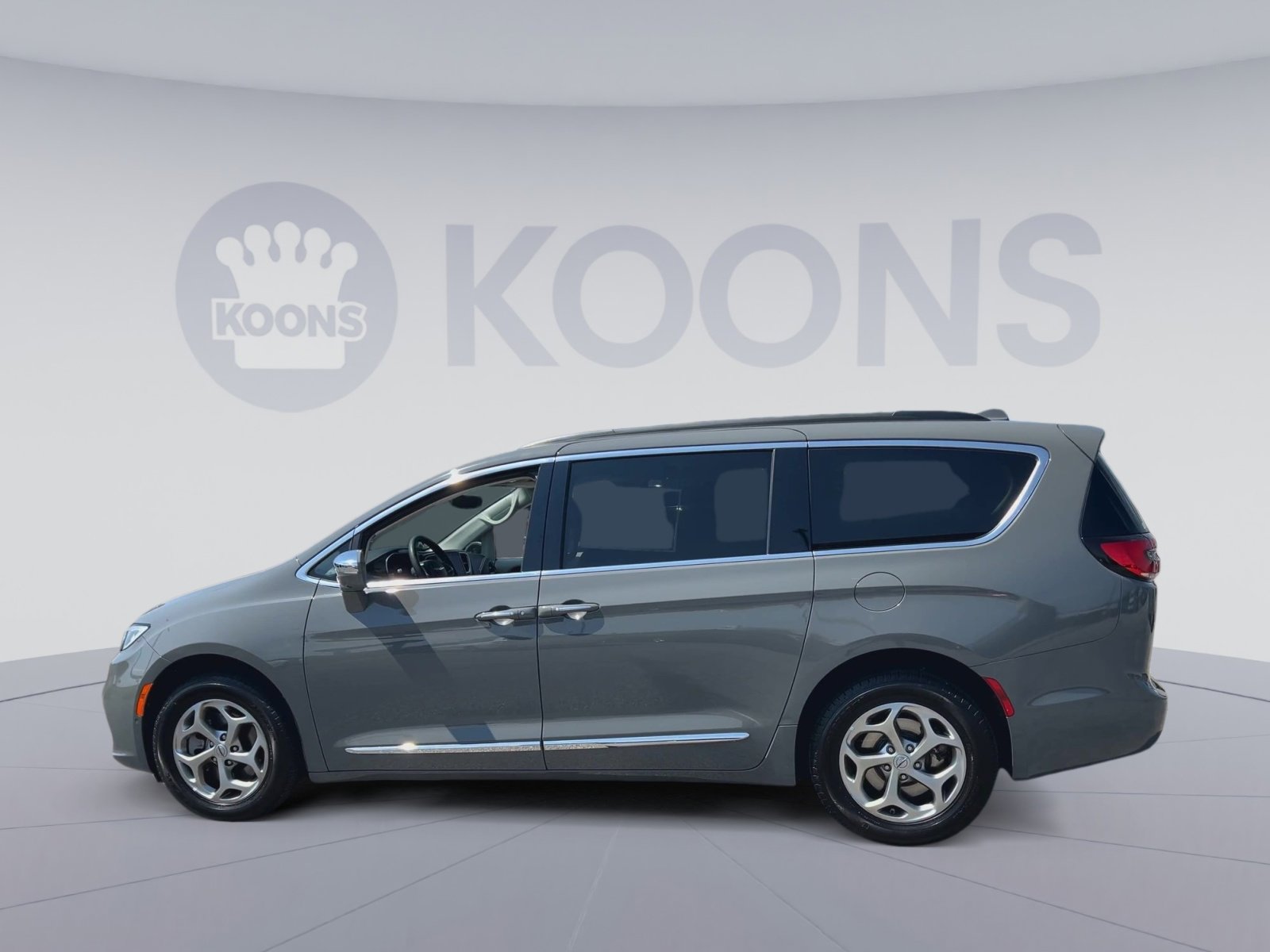 Used 2022 Chrysler Pacifica Limited AWD/4WD image 8