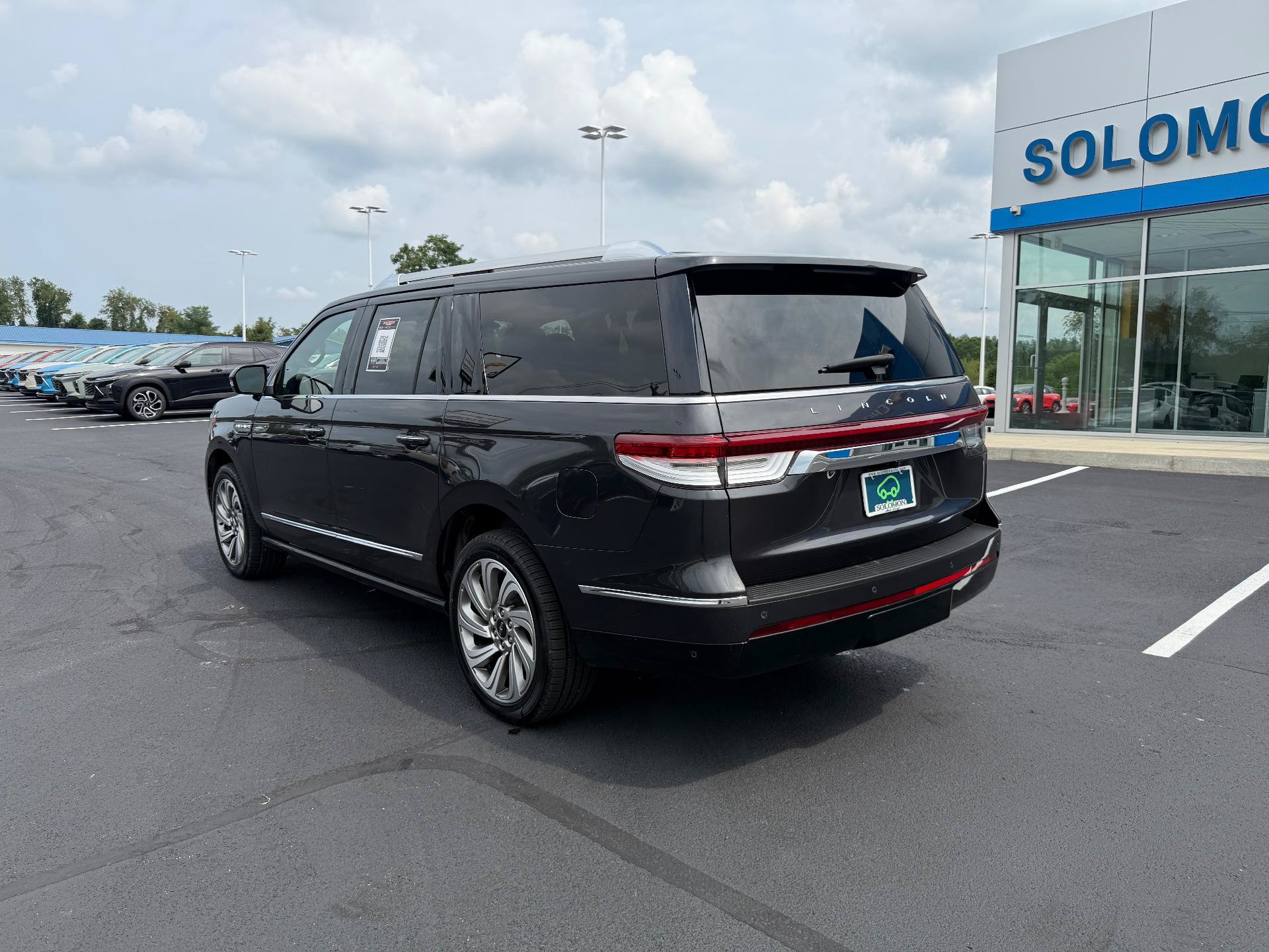 Used 2023 Lincoln Navigator L Reserve AWD/4WD image 4