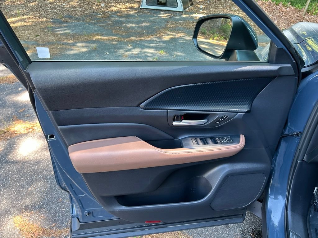 Used 2024 Toyota Grand Highlander AWD Hybrid image 15