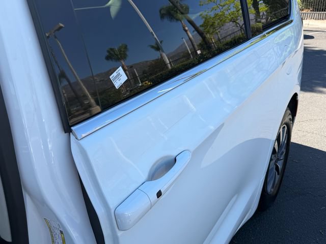 Used 2024 Chrysler Pacifica Limited FWD image 13