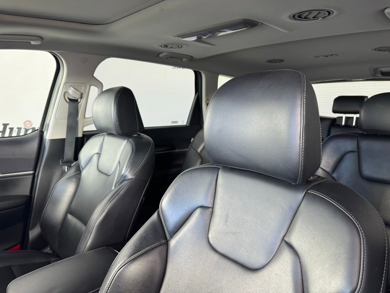 Used 2025 Kia Telluride S image 3