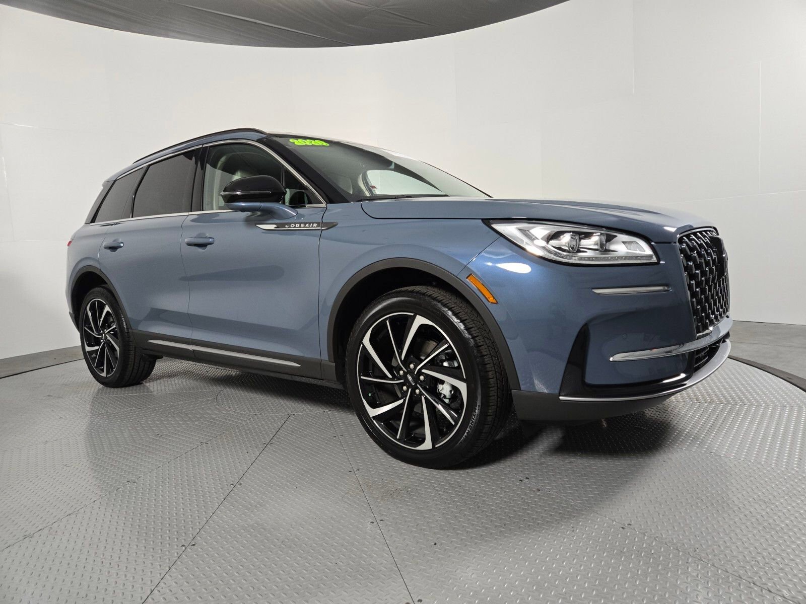 Used 2026 Lincoln Corsair Reserve image 2