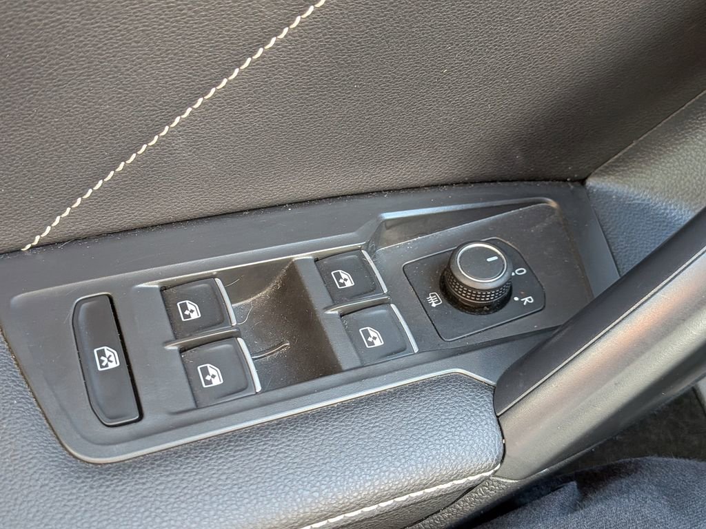 Used 2023 Volkswagen Tiguan SE image 20