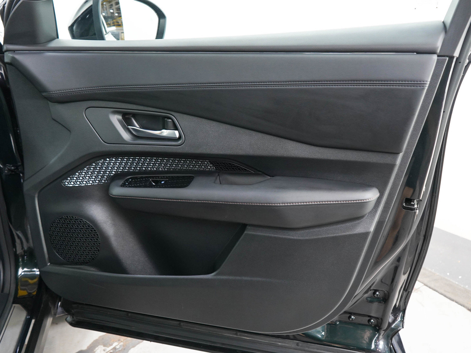Used 2024 Nissan Ariya AWD image 9