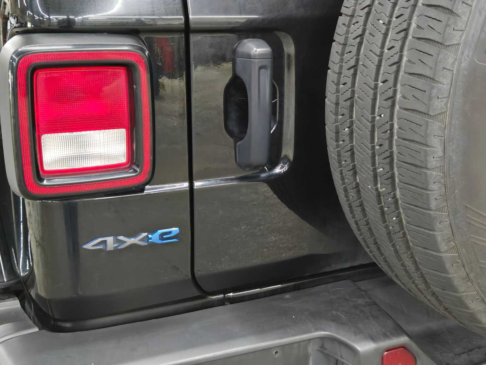 Used 2024 Jeep Wrangler Unlimited AWD/4WD image 15