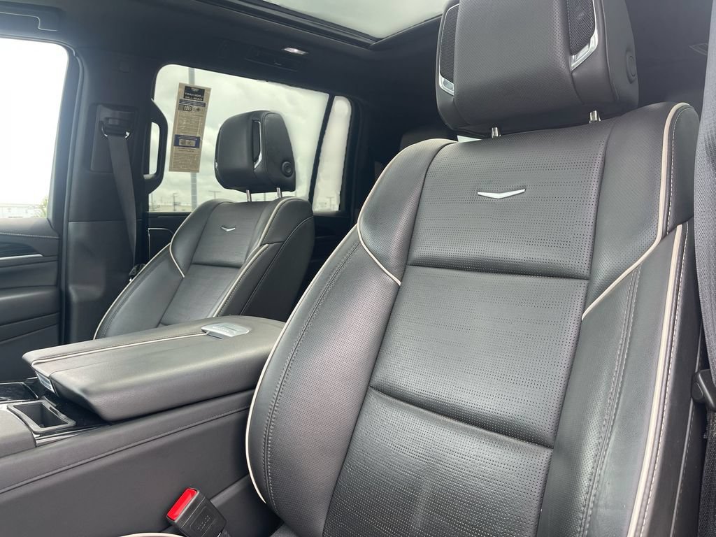 Used 2024 Cadillac Escalade ESV Sport AWD/4WD image 18