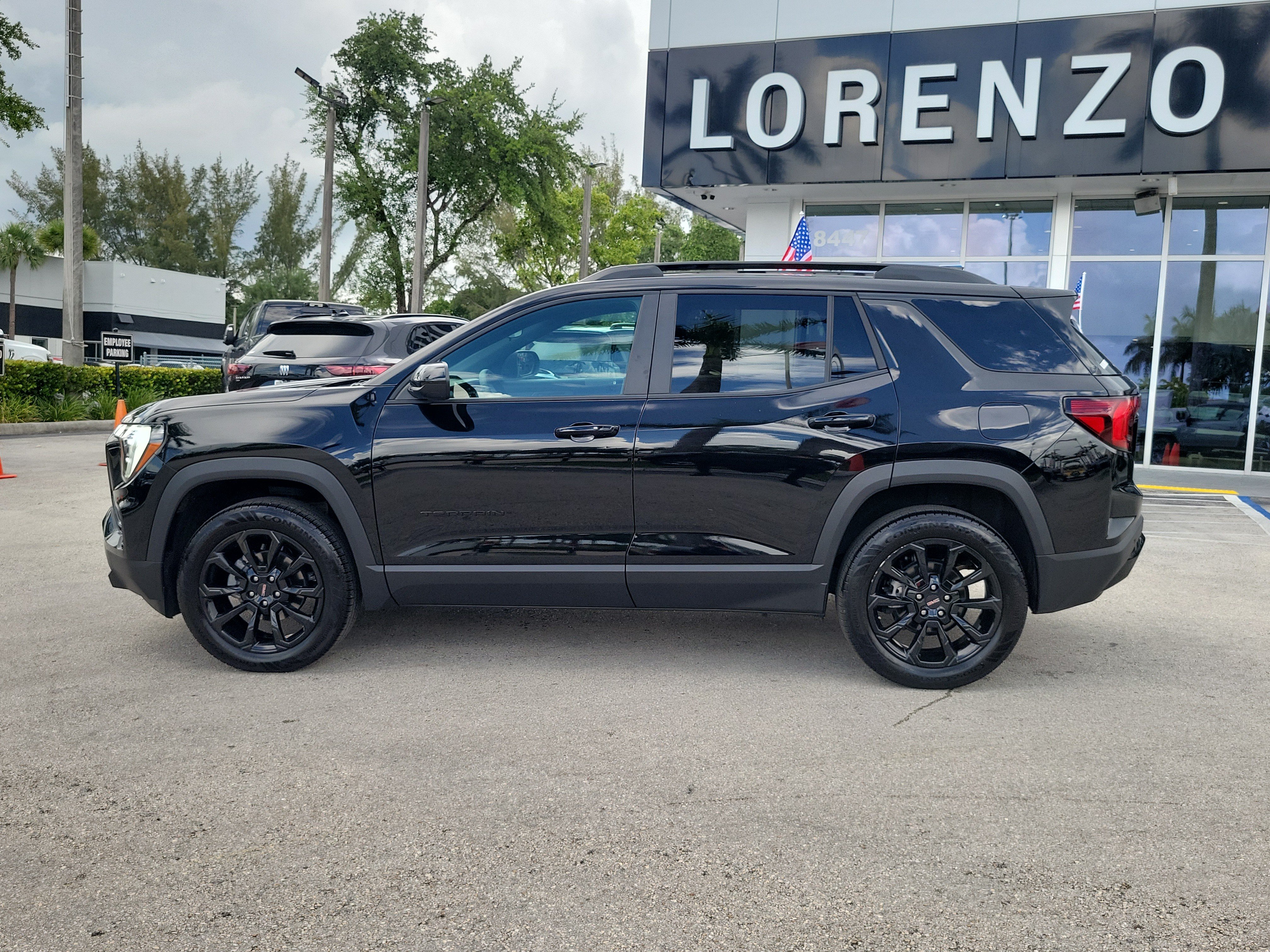 Used 2025 GMC Terrain Elevation w/ Black Edition AWD/4WD image 8
