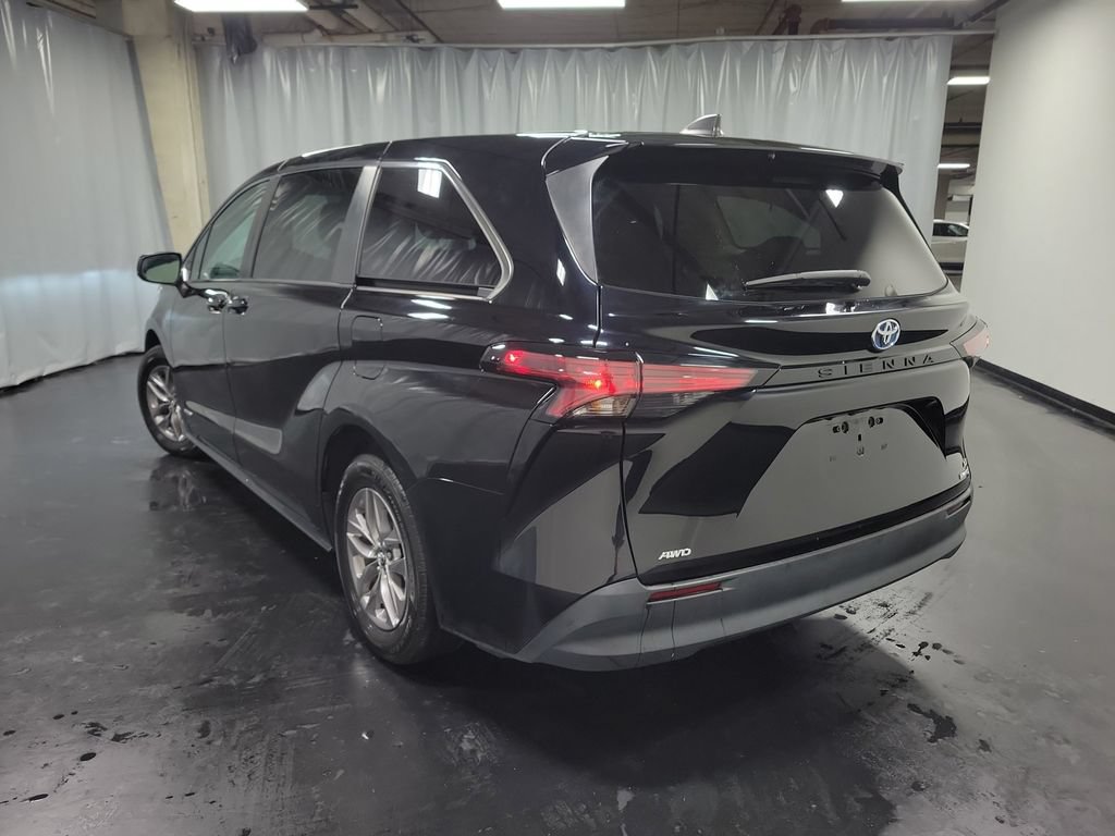 Used 2021 Toyota Sienna LE AWD/4WD image 6