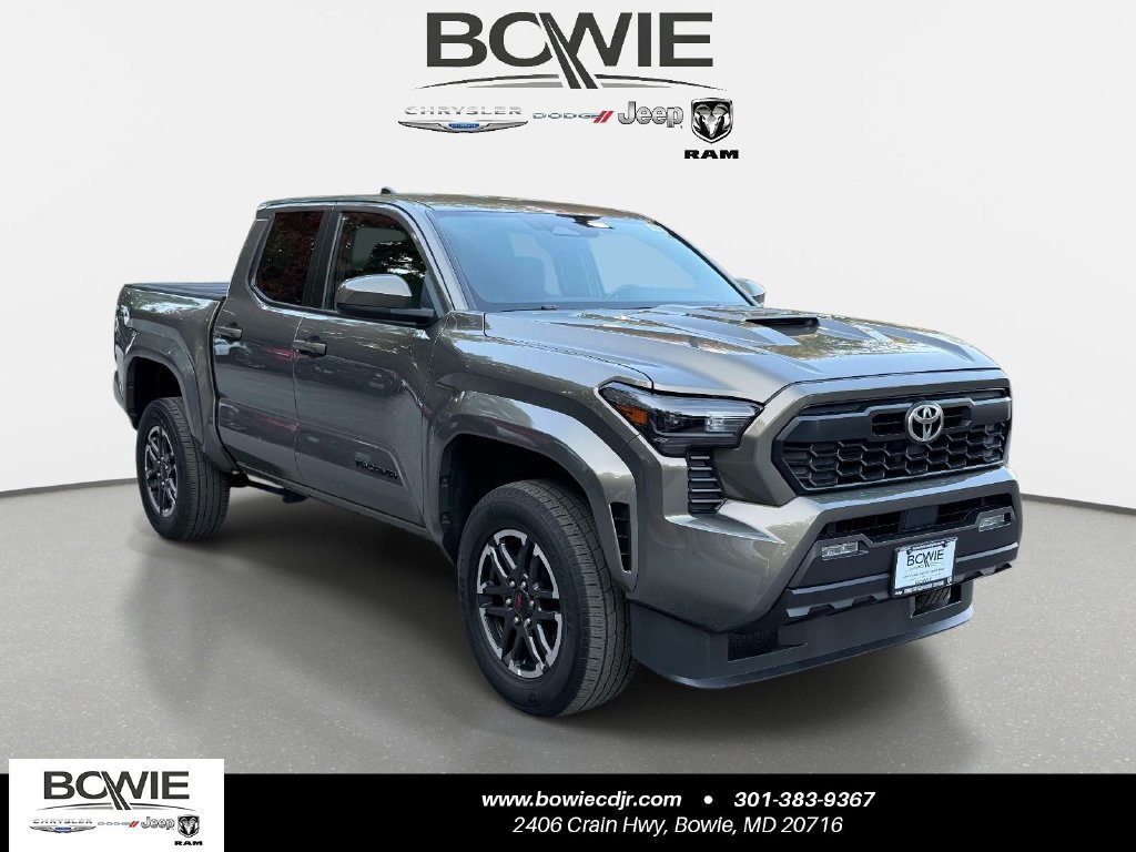 Used 2025 Toyota Tacoma TRD Sport AWD/4WD image 1