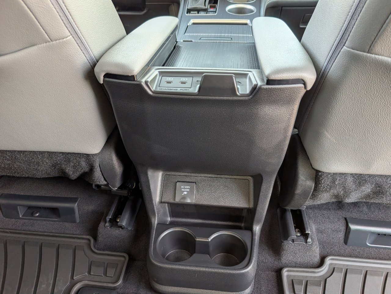 Used 2025 Toyota Sienna XLE w/ XLE Plus Package image 8