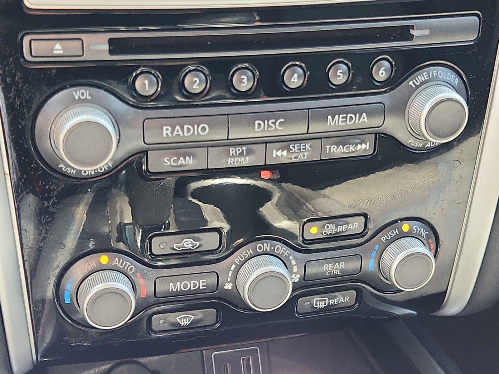 Used 2019 Nissan Pathfinder SV AWD/4WD image 25