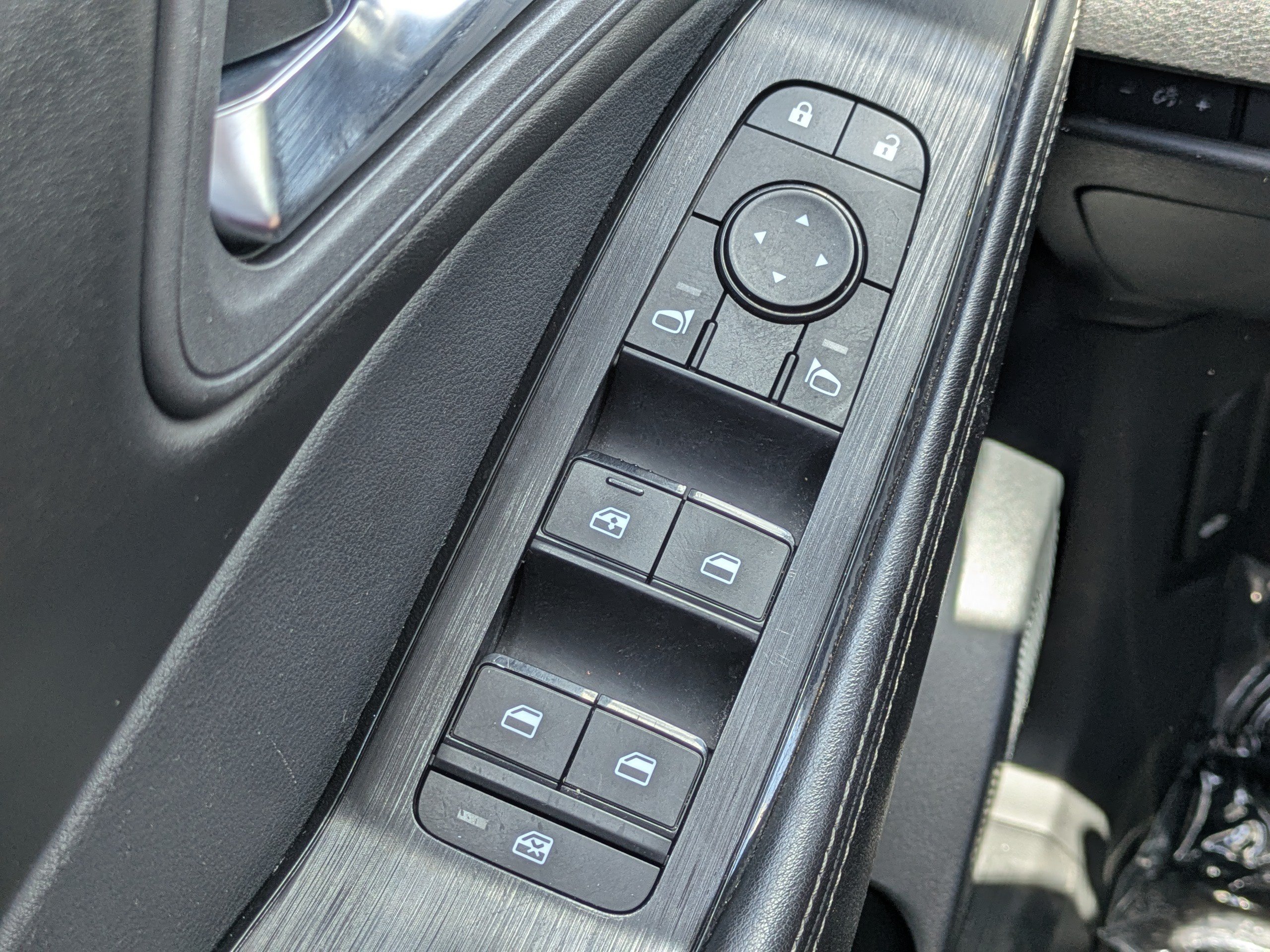 Used 2024 Nissan Rogue SV FWD image 21