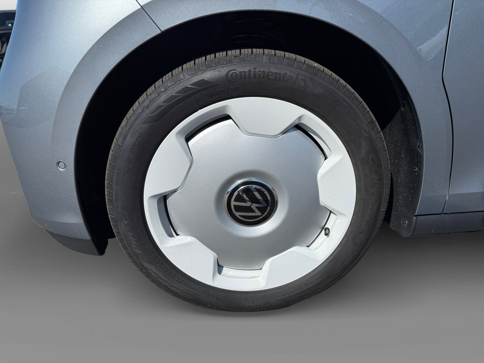 New 2025 Volkswagen ID. Buzz 1st Edition RWD image 9