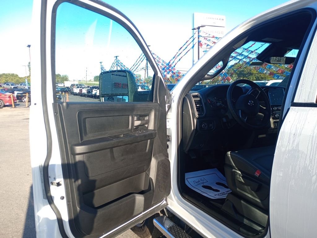 Used 2025 RAM 2500 Tradesman w/ Chrome Appearance Group image 14