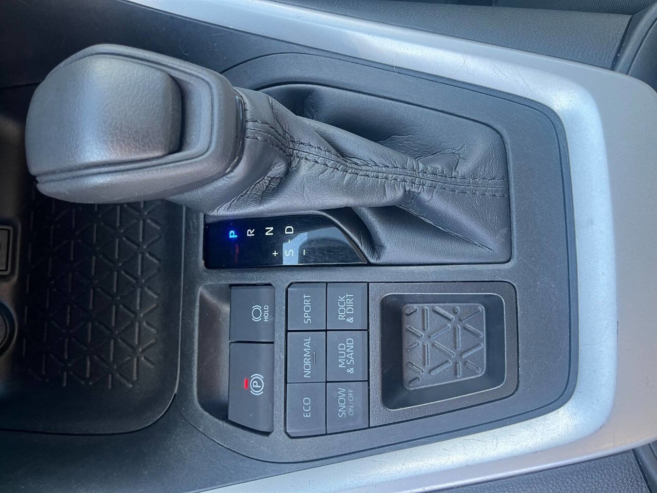 Used 2023 Toyota RAV4 LE image 22