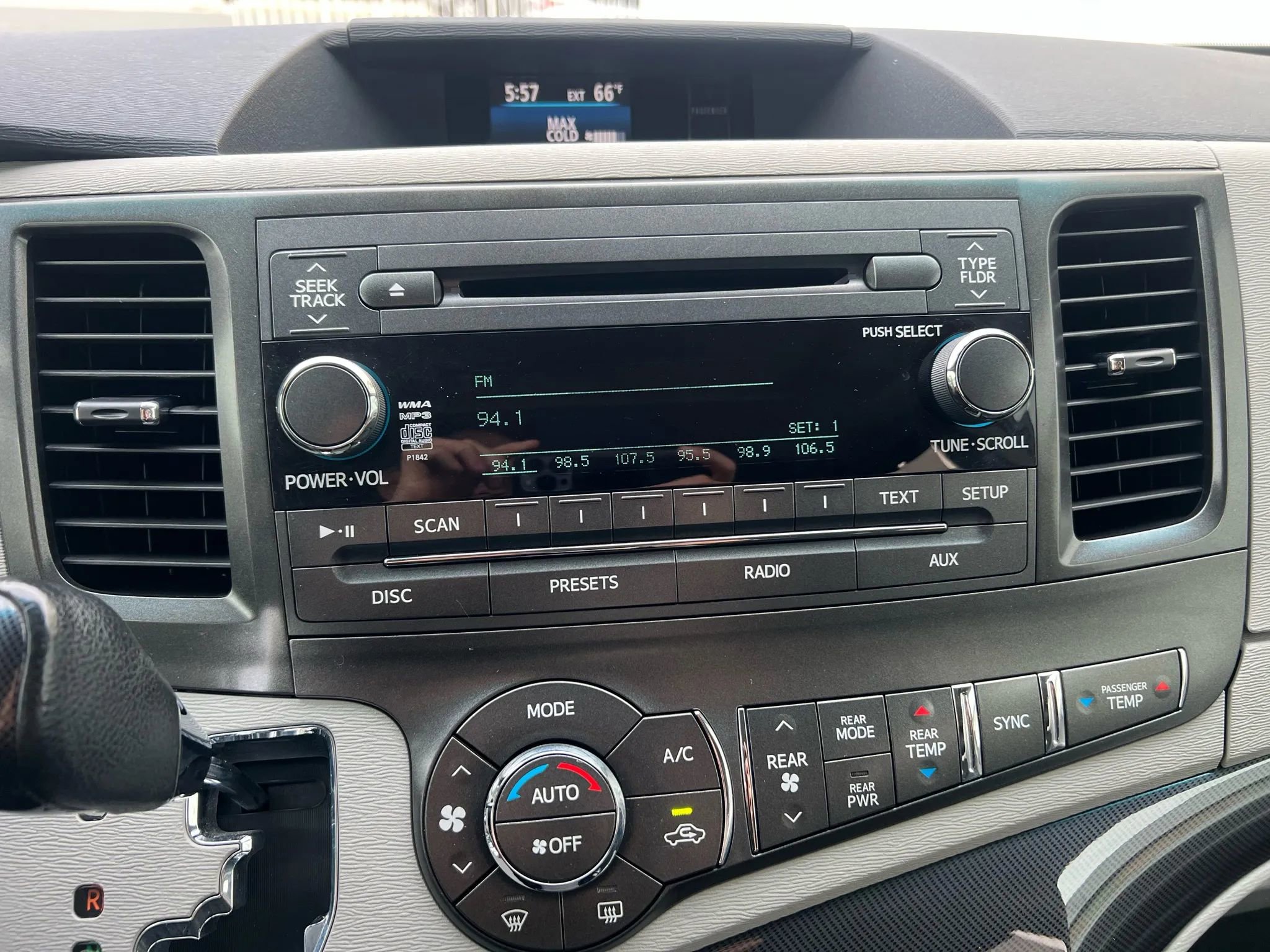 Used 2014 Toyota Sienna SE image 15