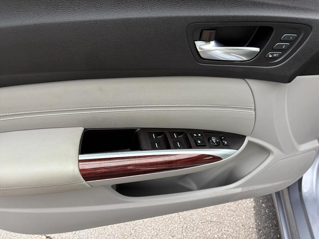 Used 2015 Acura TLX w/ Technology Package FWD image 21