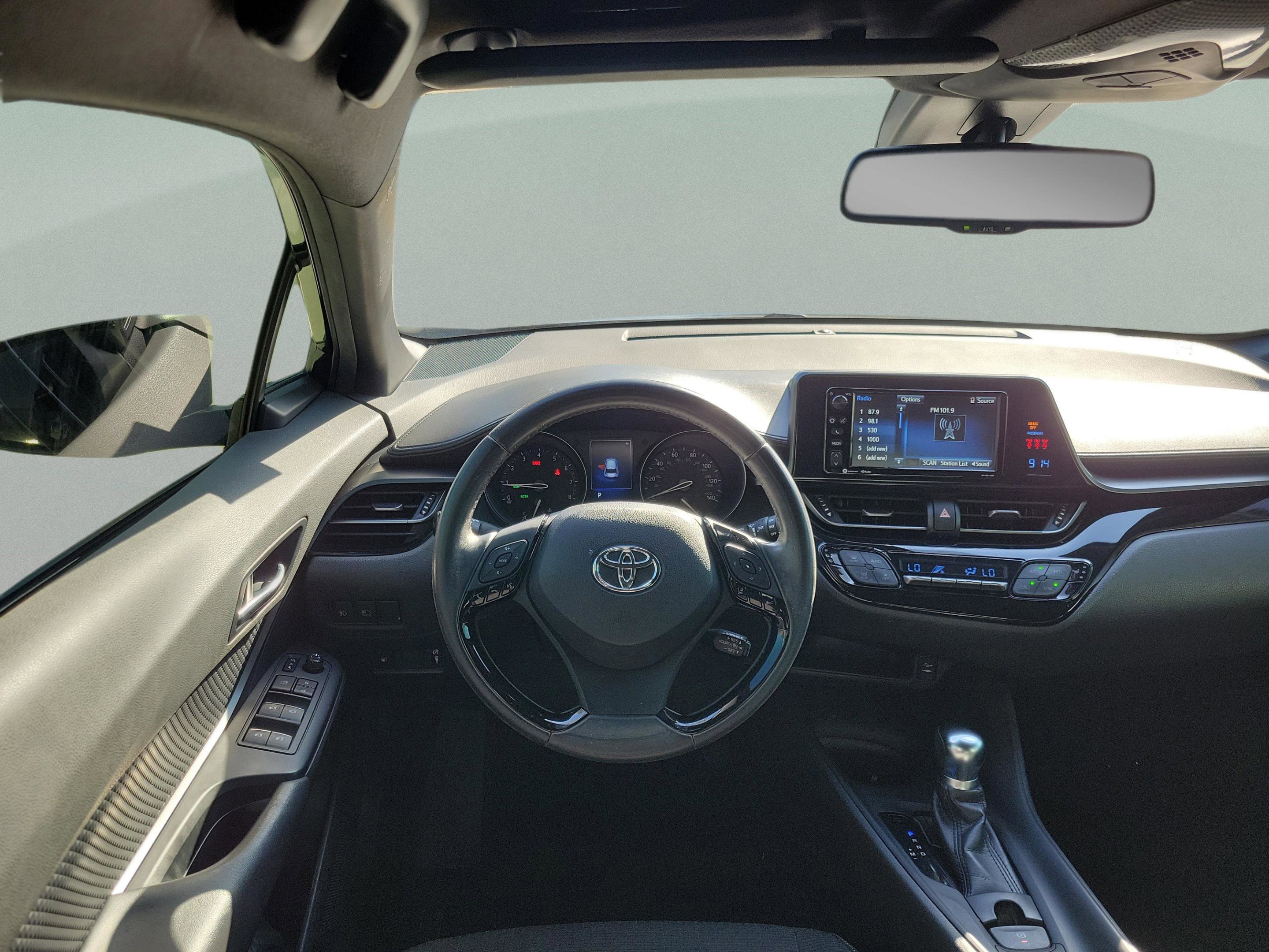 Used 2018 Toyota C-HR XLE FWD image 13