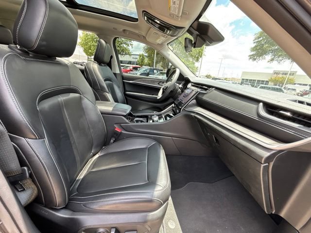 Certified 2023 Jeep Grand Cherokee L Limited AWD/4WD image 10