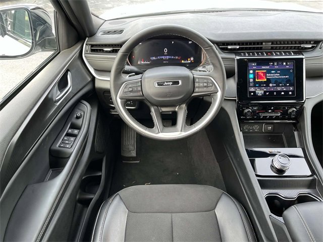 Used 2024 Jeep Grand Cherokee Altitude image 10