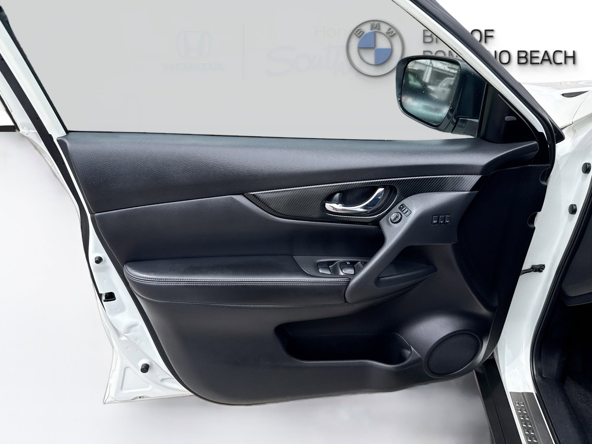 Used 2017 Nissan Rogue SL image 18