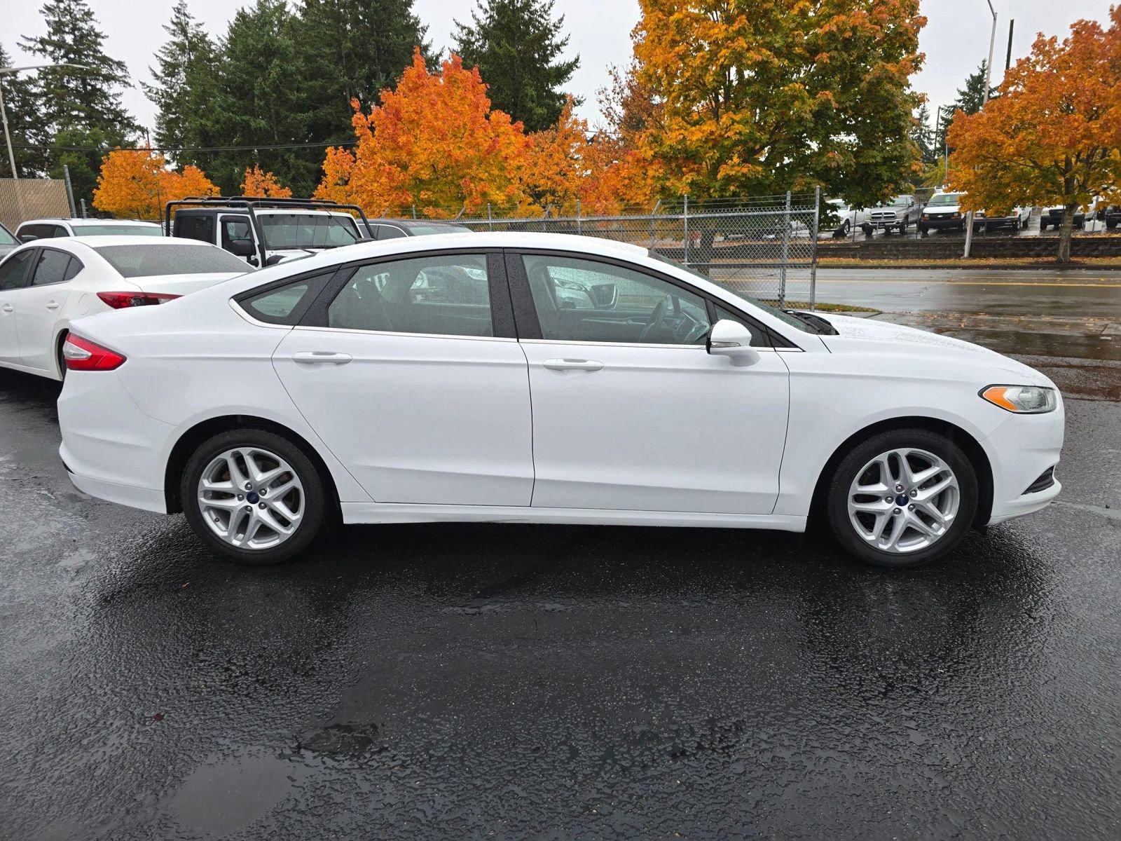 Used 2016 Ford Fusion SE image 6