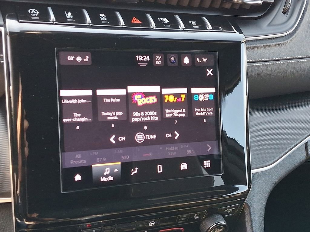 Used 2025 Jeep Grand Cherokee Altitude image 21