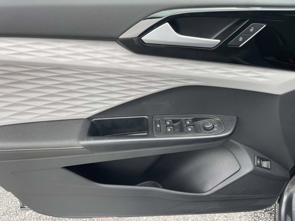 Certified 2024 Volkswagen Taos S FWD image 19