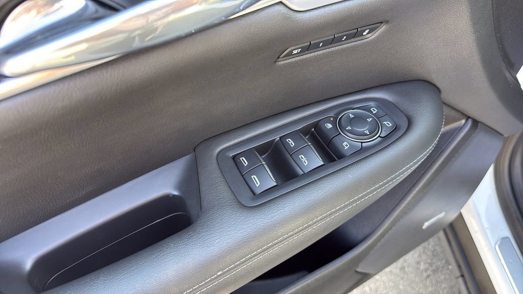 Used 2024 Cadillac XT6 Sport w/ Technology Package AWD/4WD image 29