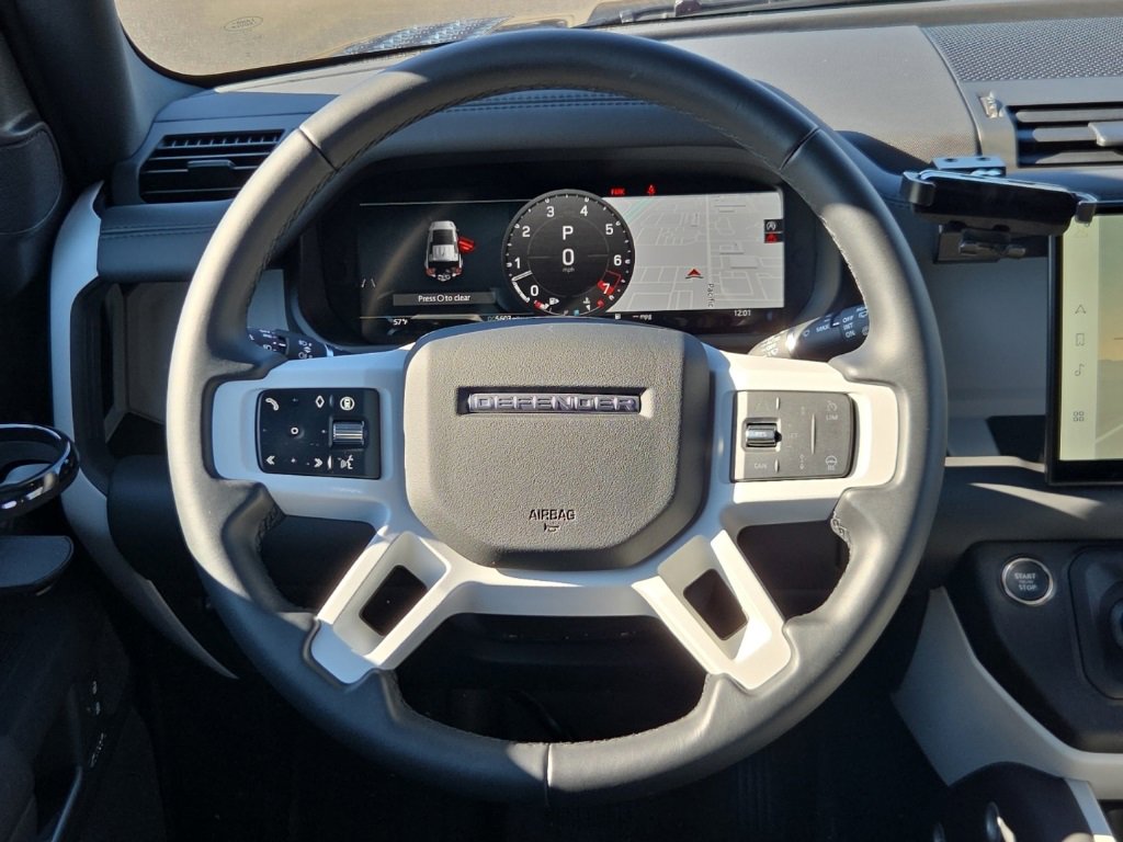 Used 2025 Land Rover Defender 110 X-Dynamic SE image 24