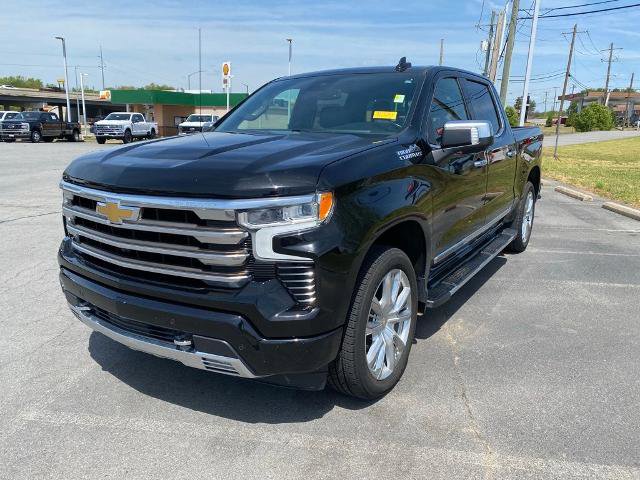 Used 2022 Chevrolet Silverado 1500 High Country w/ High Country Premium Package AWD/4WD image 3