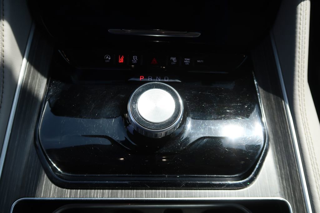 Used 2024 Jeep Wagoneer L Series II image 26